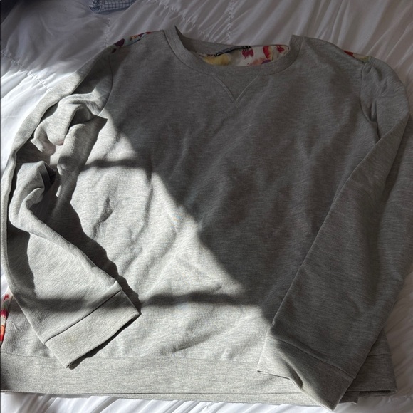 Tommy Hilfiger Light Gray Crewneck Sweater with bandana floral back L - Picture 3 of 7